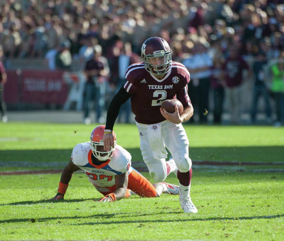 Texas A&M's Johnny Manziel (2) leaves Sam Houston State's Mike Littleton (27) behind on a run during the first quarter of an NCAA college football game, Saturday, Nov. 17, 2012, in College Station, Texas. (AP Photo/Dave Einsel)