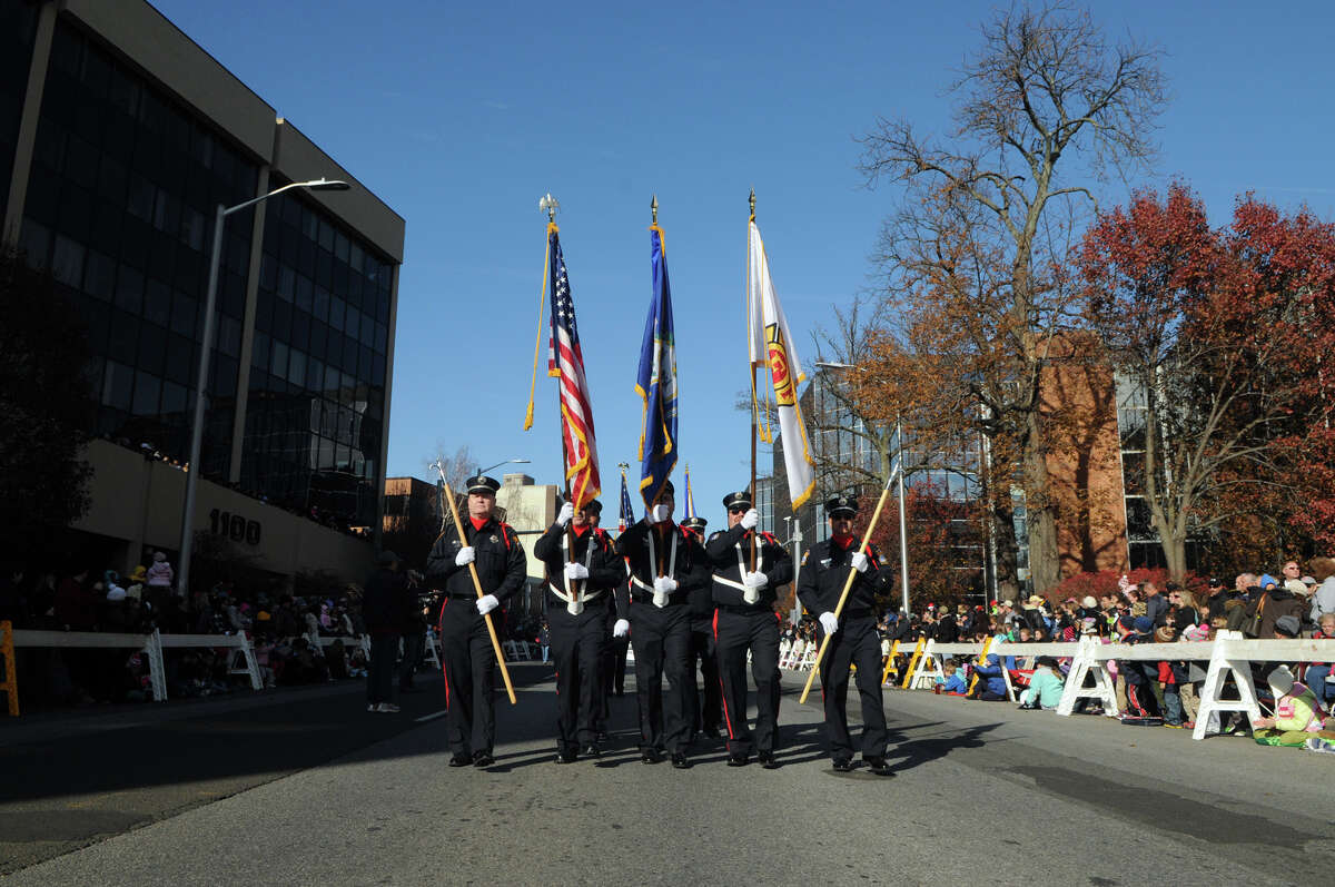 Balloon parade launches area crowds into the holiday season