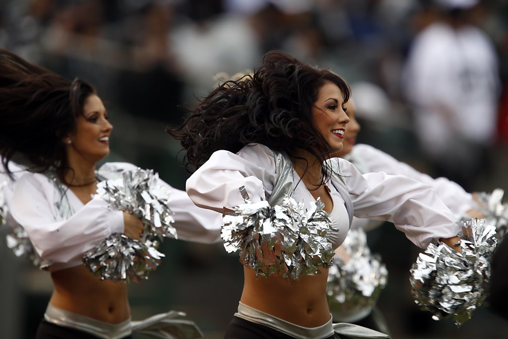 With Lawsuits Pending, Oakland Raiders Cheerleaders Get a Pay Raise