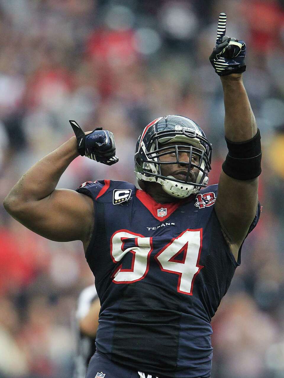 Texans signing defensive end Antonio Smith