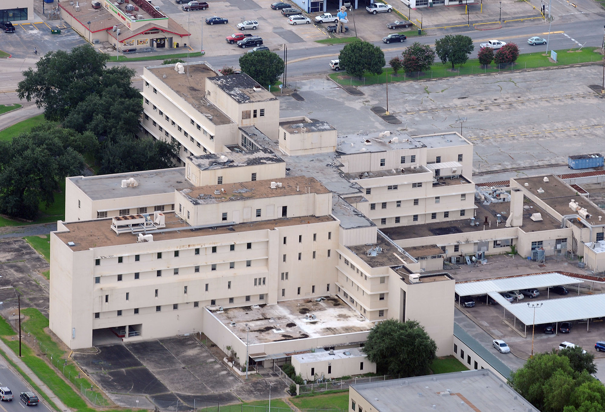 Baptist sells former hospital to H E B