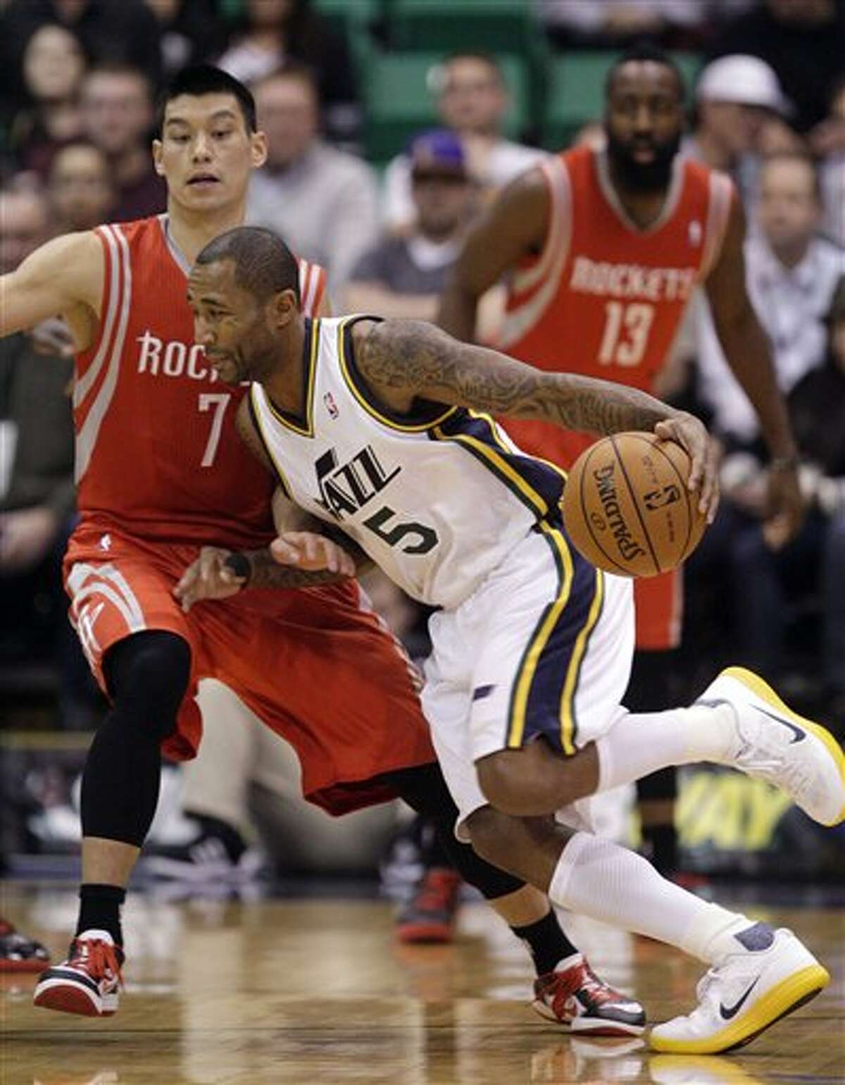 Jazz guard Mo Williams drives around Jeremy Lin, who also struggled offensively Monday night.