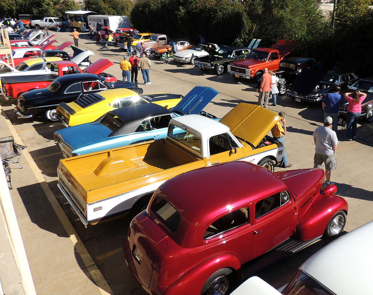 Hot Rods roll through the streets of Jasper for annual show