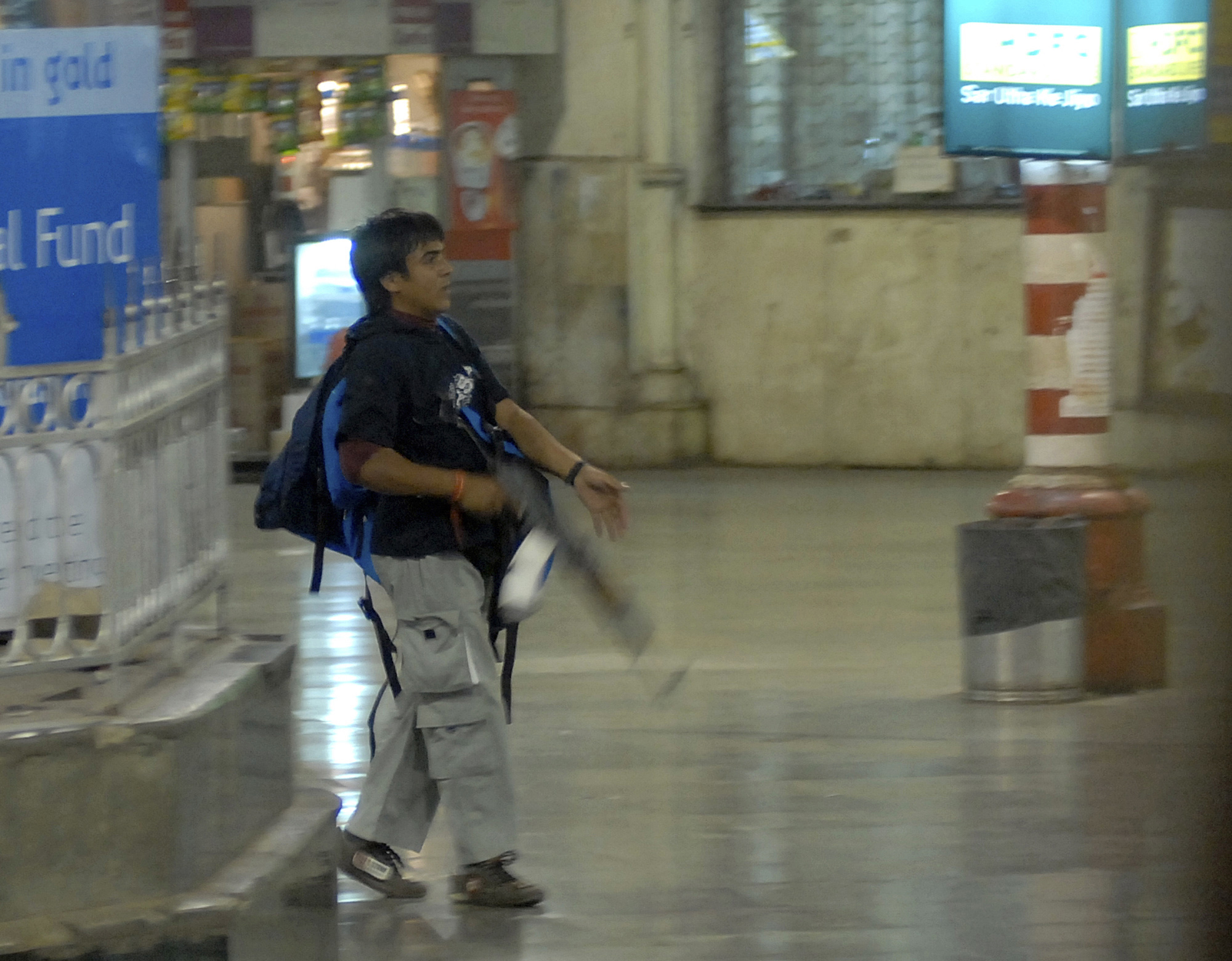 Нападение на мумбаи. Атака Мумбаи 2008 террористы. Мохаммед аджмал Амир Касаб. Отель Тадж Махал в Мумбаи теракт 2008. Теракт в Индии 2008 отель Тадж Махал.
