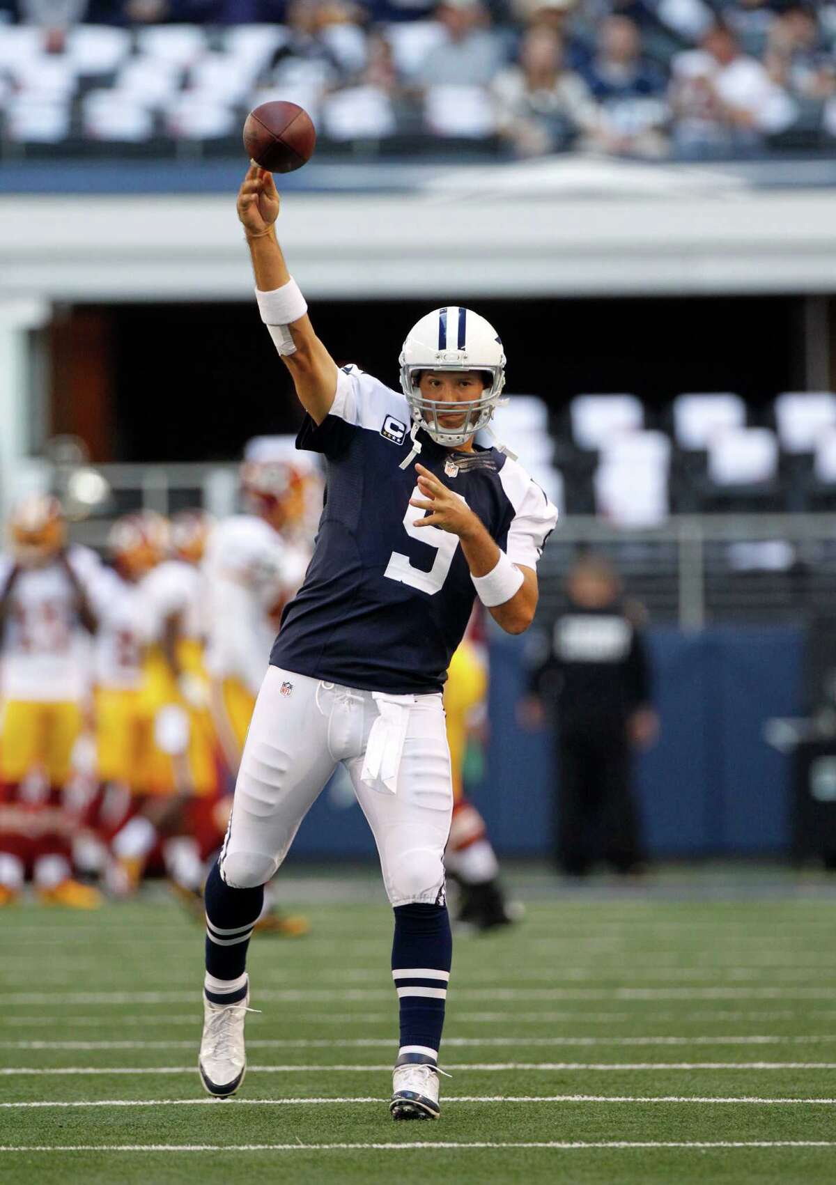 Redskins' RG3 feasts on Cowboys' defense