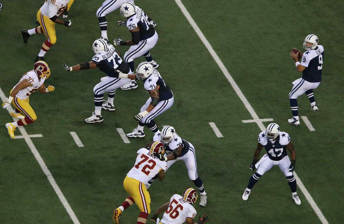 Redskins' RG3 feasts on Cowboys' defense