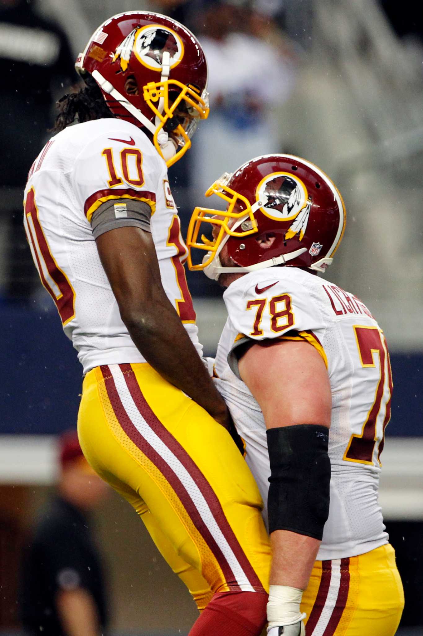 Washington Redskins quarterback Robert Griffin III (10) sprints