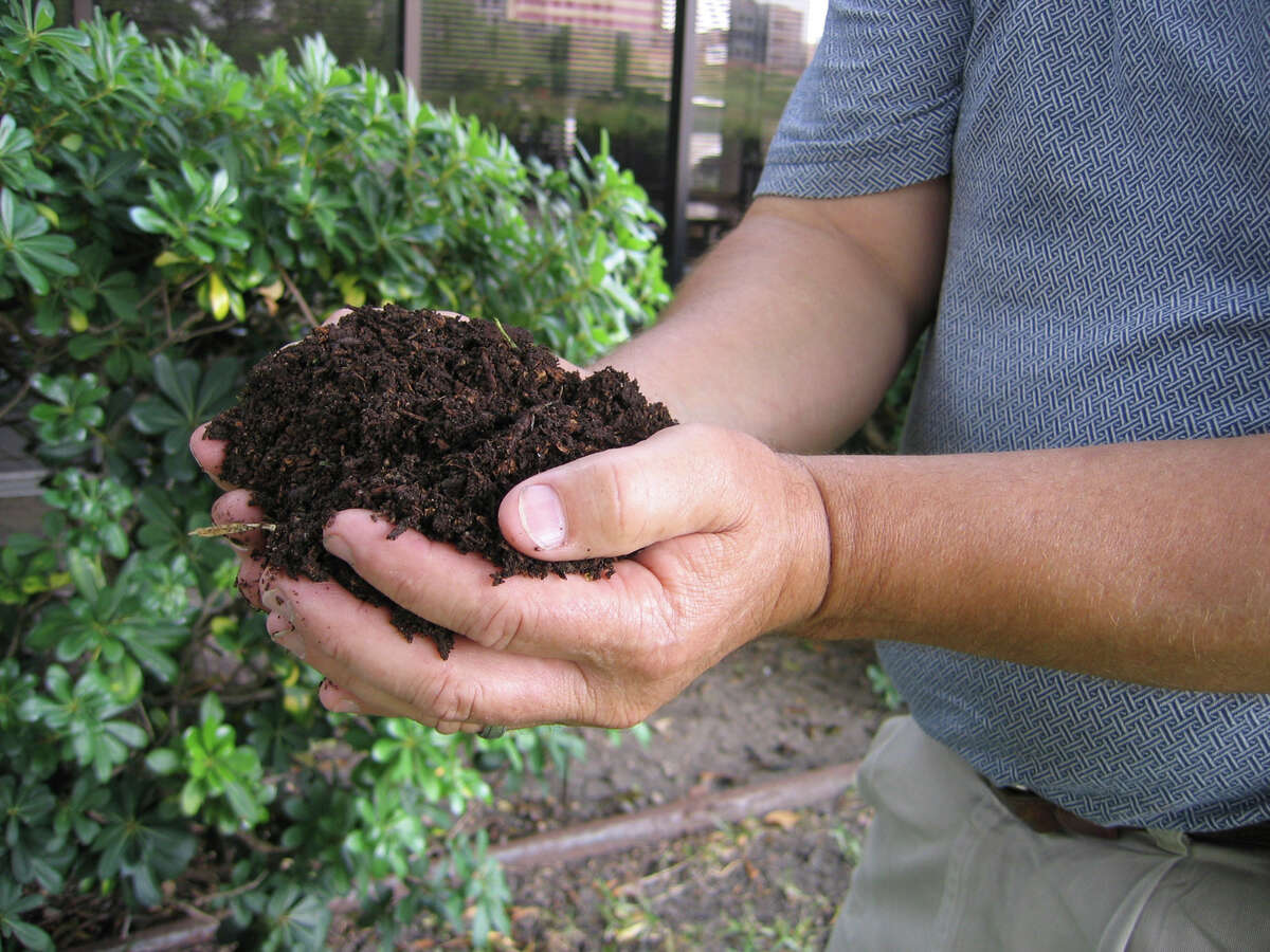finch-earn-rebates-and-conserve-water-by-using-mulch