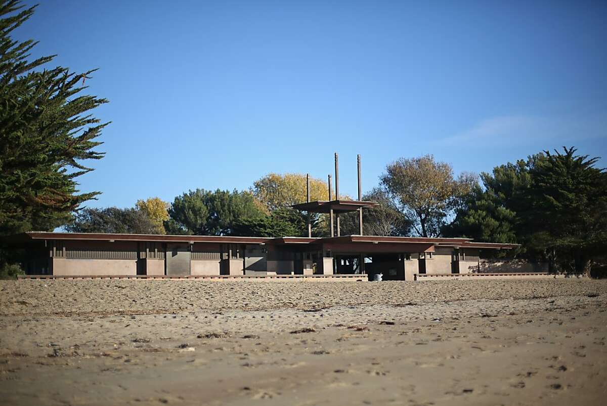 Alameda's Neptune Pointe subject of suit