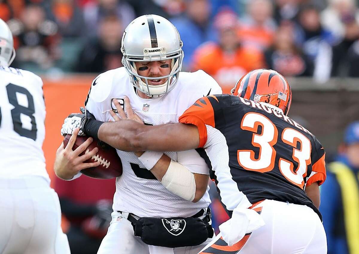 Cincinnati Bengals quarterback Carson Palmer drops back to pass