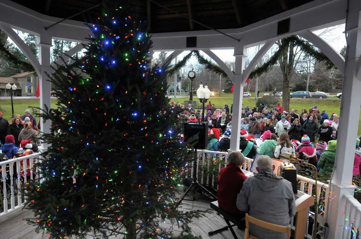 Loudonville lights Christmas tree for 2012 holiday season