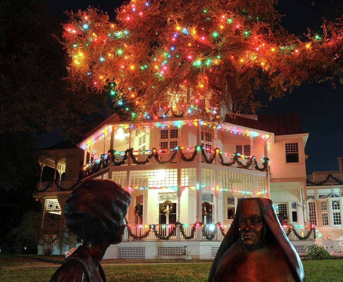 Christmas lights at University of Incarnate Word