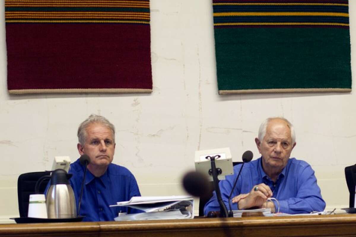 Mayor Tom Bates (right) and Councilman Kriss Worthington used to sit next to one another at Berkeley City Council meetings. They don't any longer. (Photo: Emilie Raguso/Berkeleyside.com)