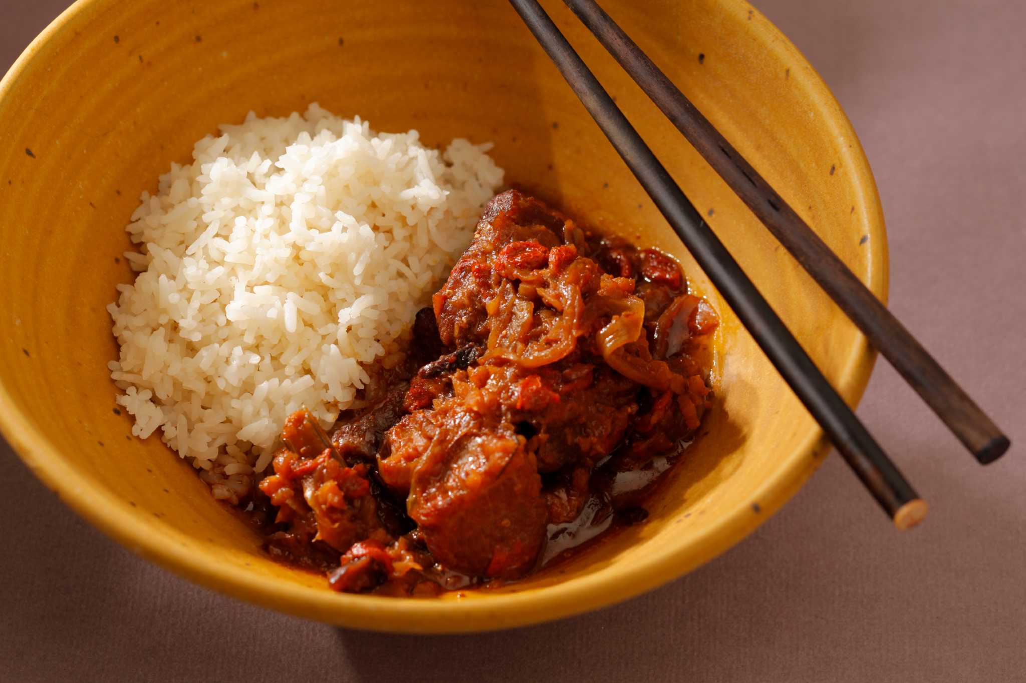 Clay pot makes pork dish tender