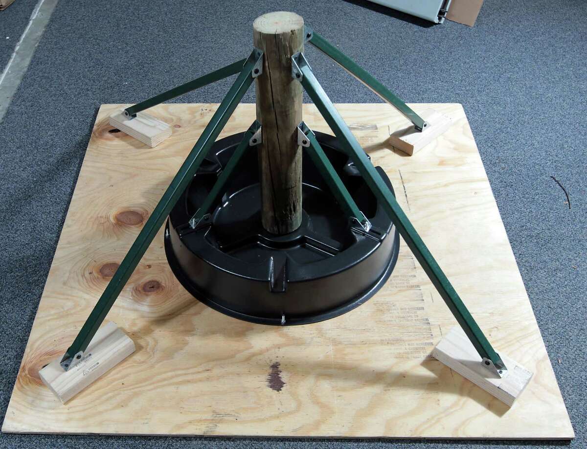 O Christmas tree, stand up straight