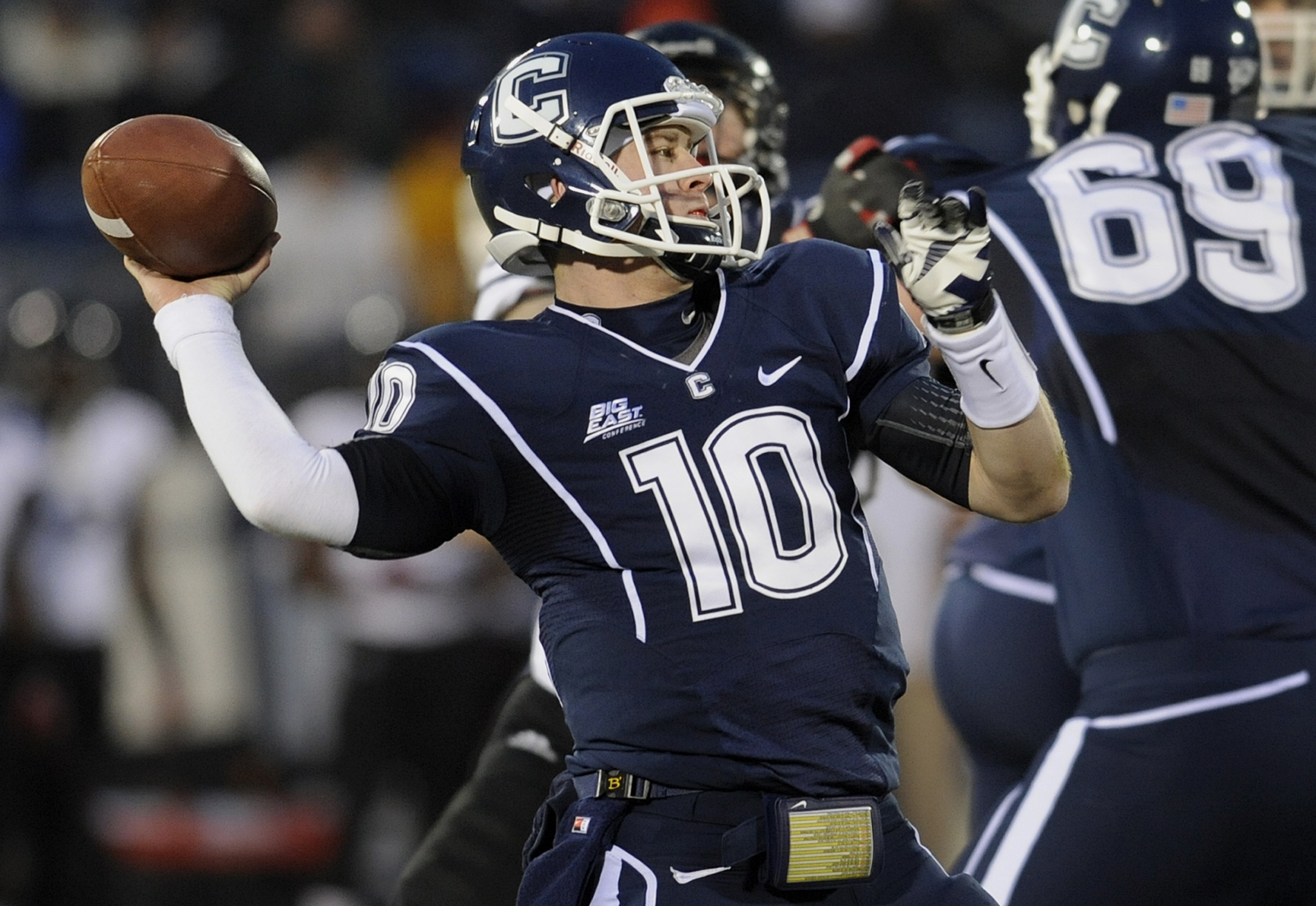 Uconn Football The Mac Move Will It Pay Off - cjm7ns0