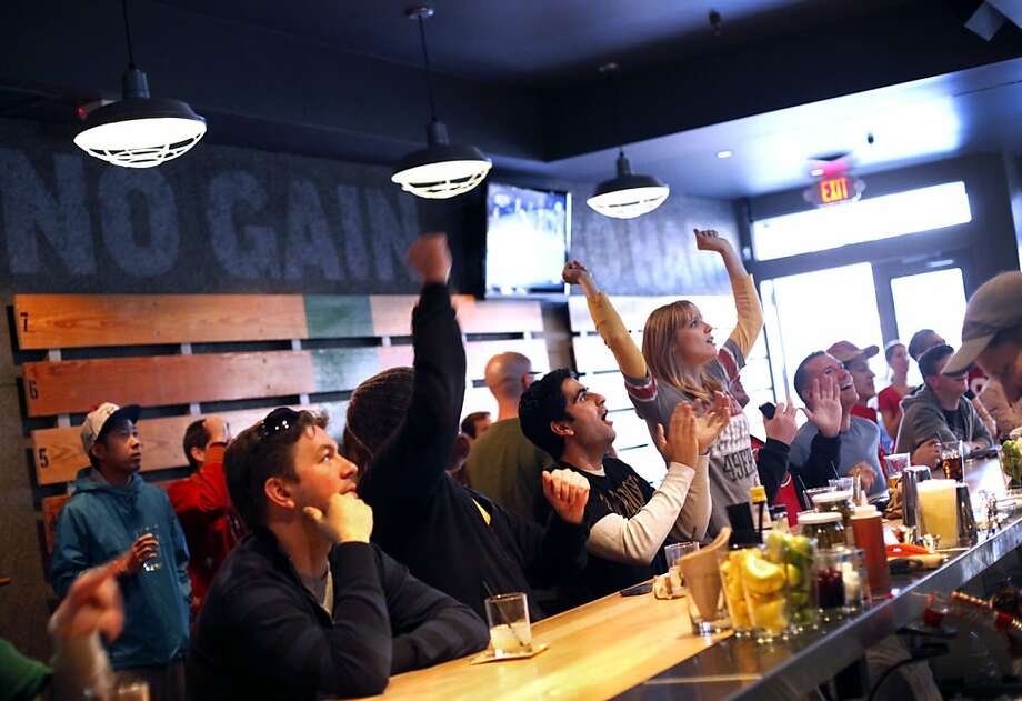 Castro S New Gay Sports Bar A Hit Sfgate