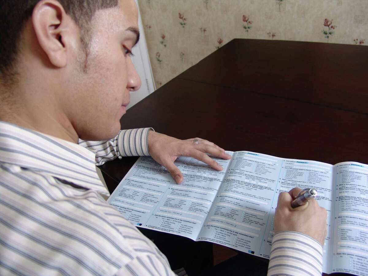 Filling out the 2010 Census forms. Credit: US Census Bureau
