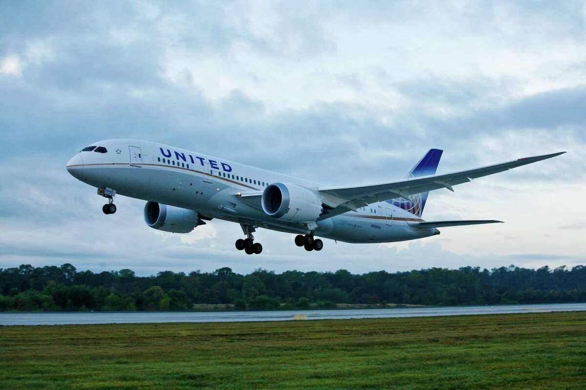 Dreamliner flight from Houston makes emergency landing in New Orleans