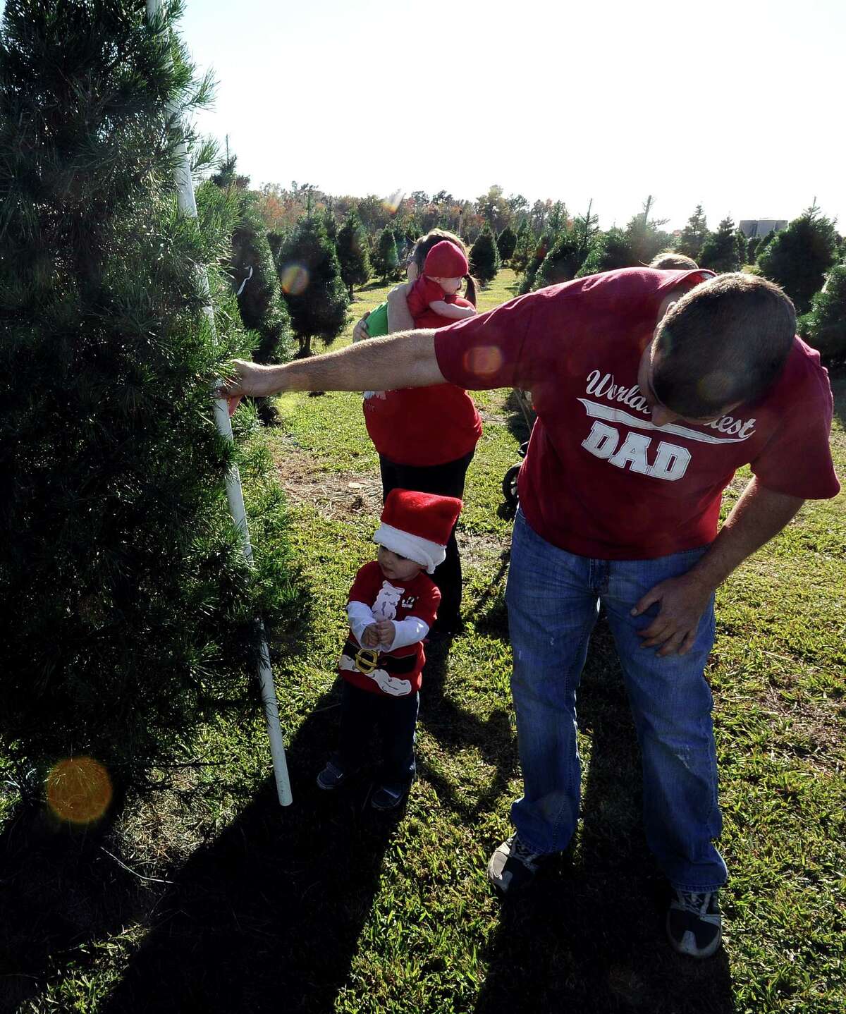 Heat making it hard for some to get in the Christmas spirit
