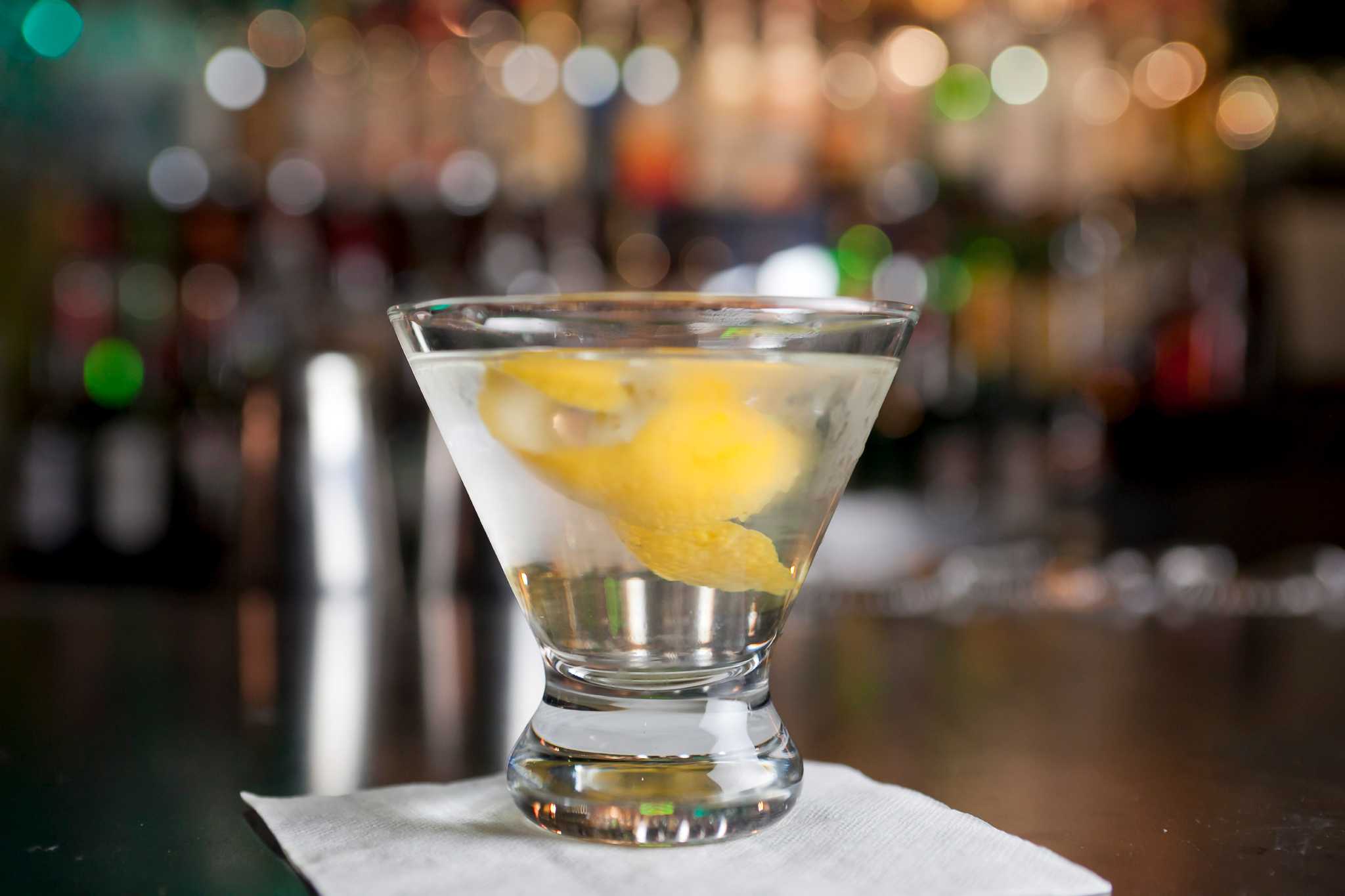 Abbott OKs mixed drinks togo for certain bars and restaurants