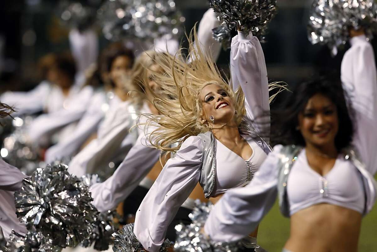 Raiders Cheerleader Sues Says Pay Is Less Than 5 An Hour