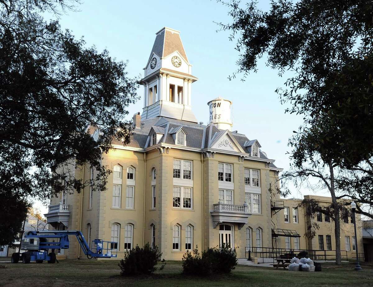 Restored Newton County Courthouse debuts after 2000 fire