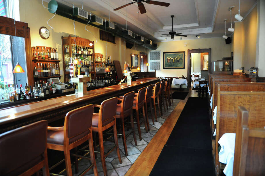 restaurant chain opening friday in crossgates mall