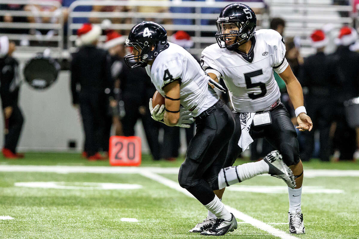 Breylann McCollum (right) hands the ball of to Justin Stockton during their Class 5A Division II state quarterfinal game with Brandeis at the Alamodome on Dec. 8, 2012. Steele won the game 28-12. MARVIN PFEIFFER/ mpfeiffer@express-news.net