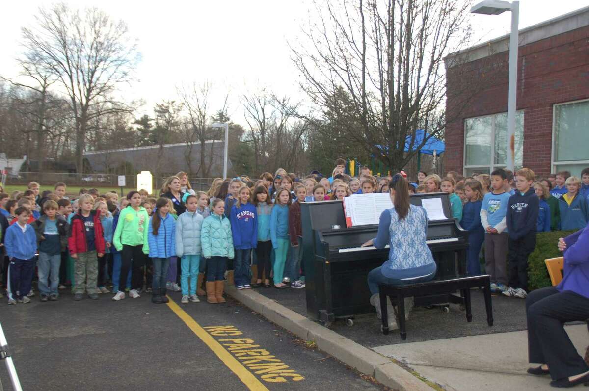 Darien's Hindley School relishes Blue Ribbon status