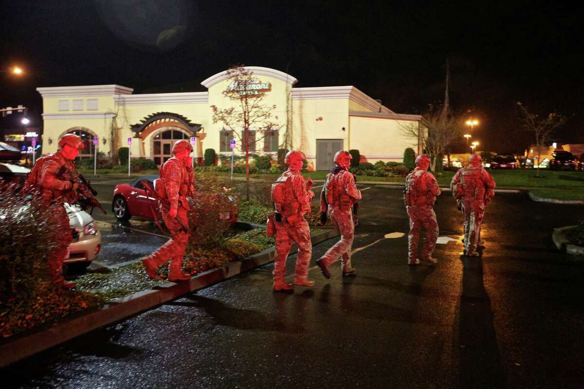 3 dead in Oregon mall shooting