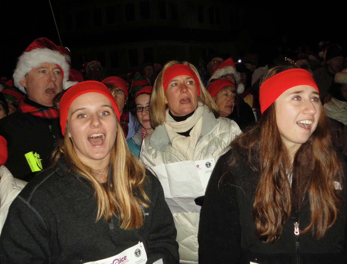 Joyful Noise Worldrecord caroling helps project in memory of girls