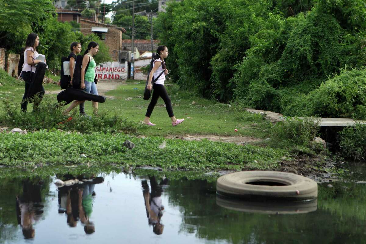 Kids play Mozart with violins made from garbage