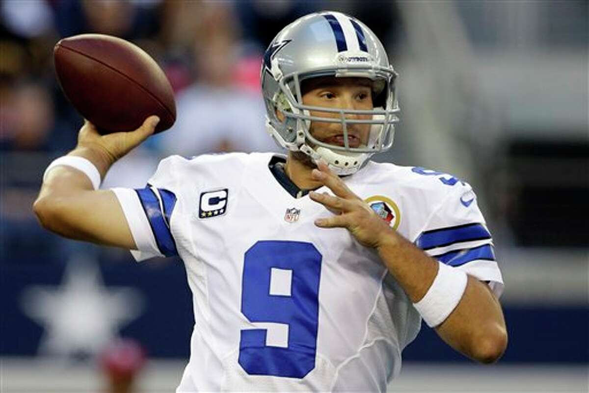 Dallas Cowboys quarterback Tony Romo (9) passes the ball against the Pittsburgh Steelers during the first half of an NFL football game Sunday, Dec. 16, 2012 in Arlington, Texas. (AP Photo/Tony Gutierrez)