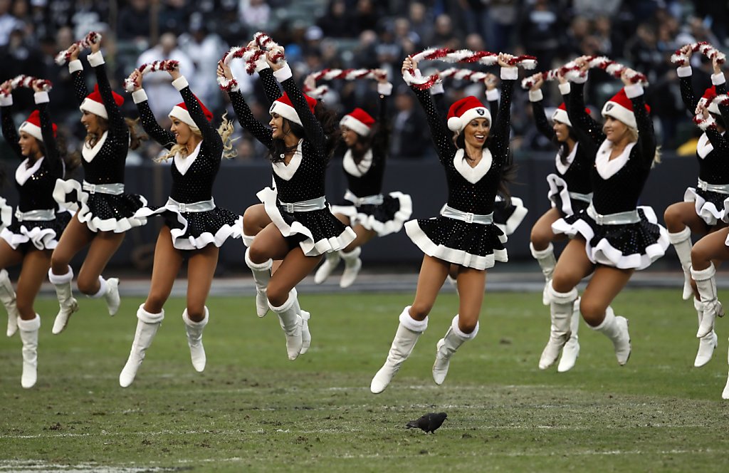 Members of the Las Vegas Raiderettes cheerleading squad perform News  Photo - Getty Images