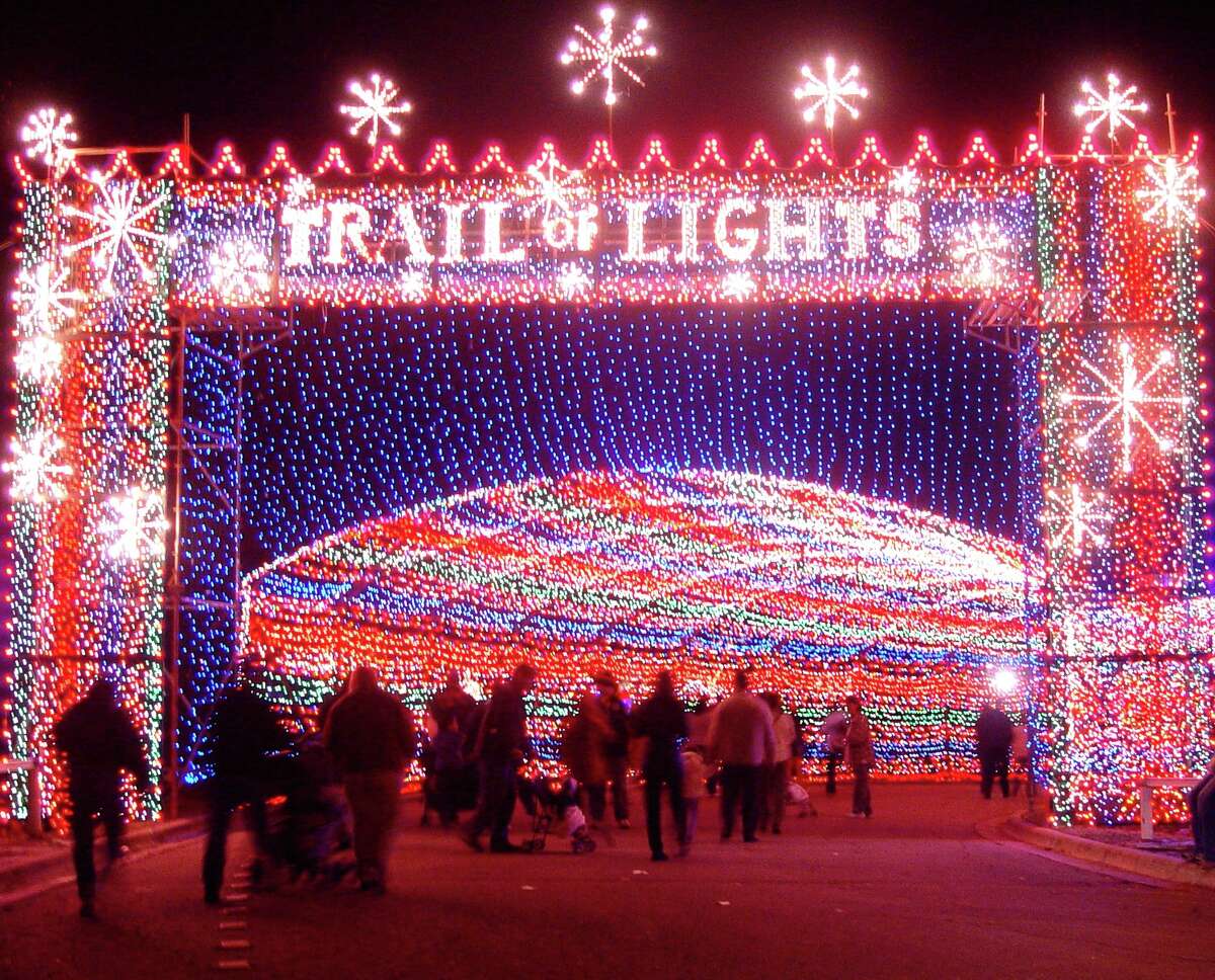 19 of the best places to see holiday lights in San Antonio, Central