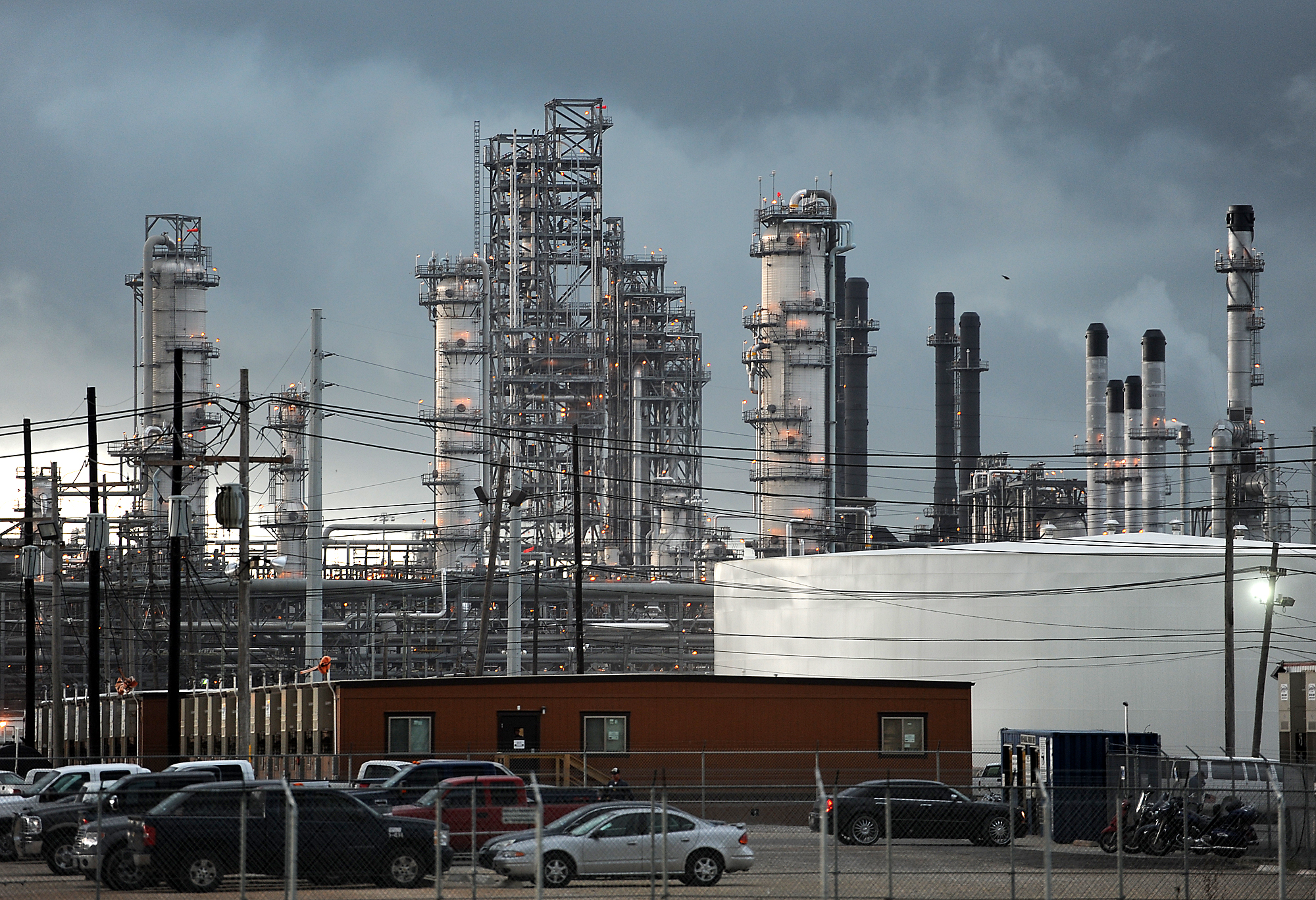 cheap-natural-gas-gives-u-s-refineries-an-advantage