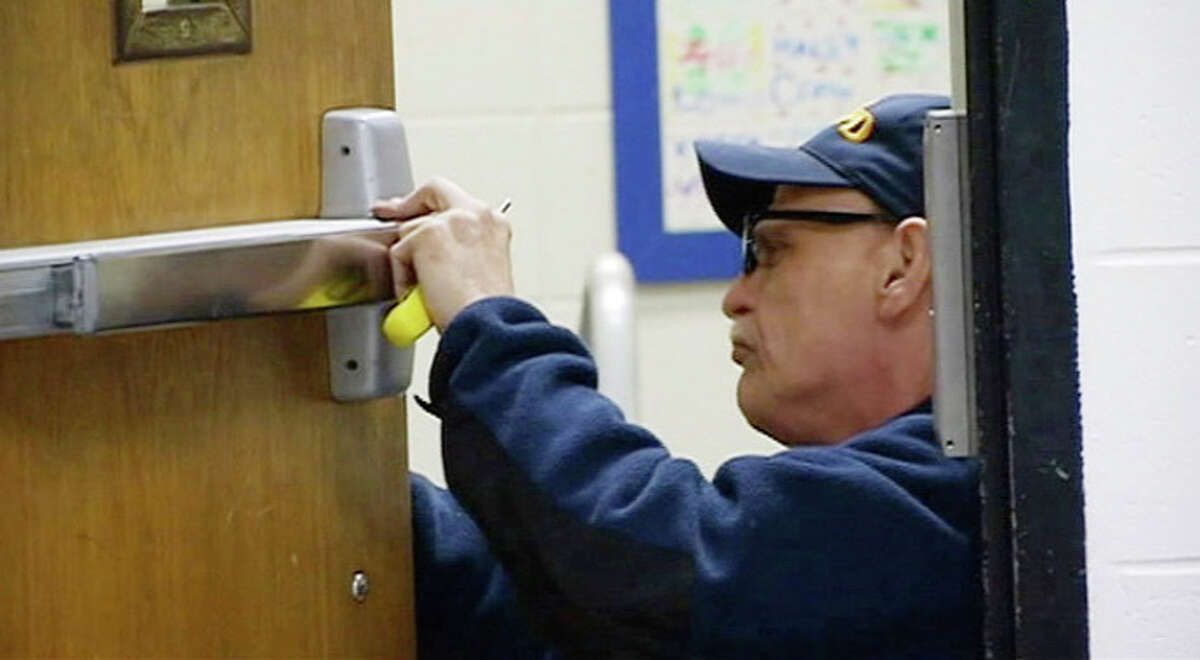 Workers seek to recreate Sandy Hook school in Monroe