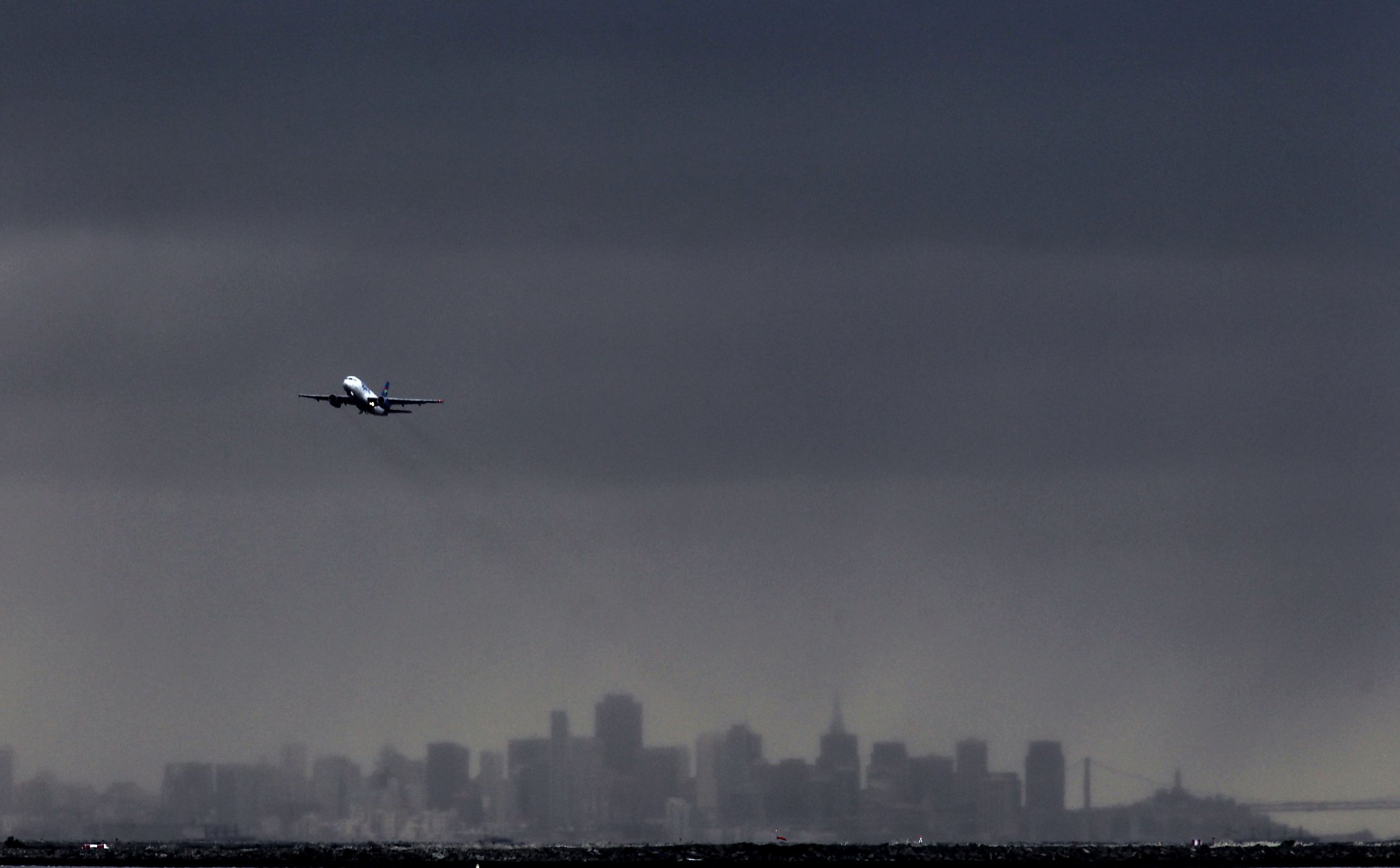Rain, wind to delay Christmas flights