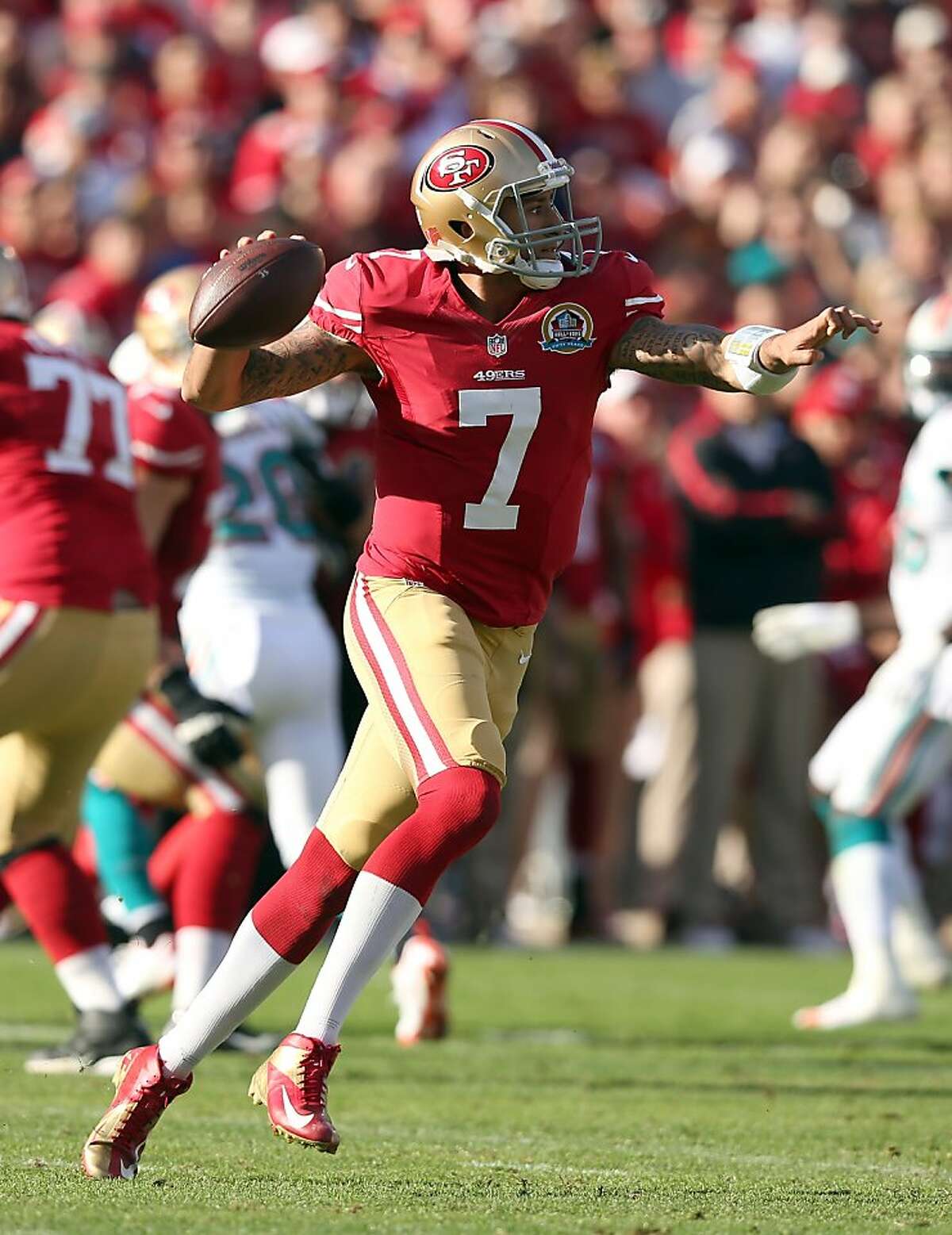 49ers QB Colin Kaepernick resumes throwing during practice