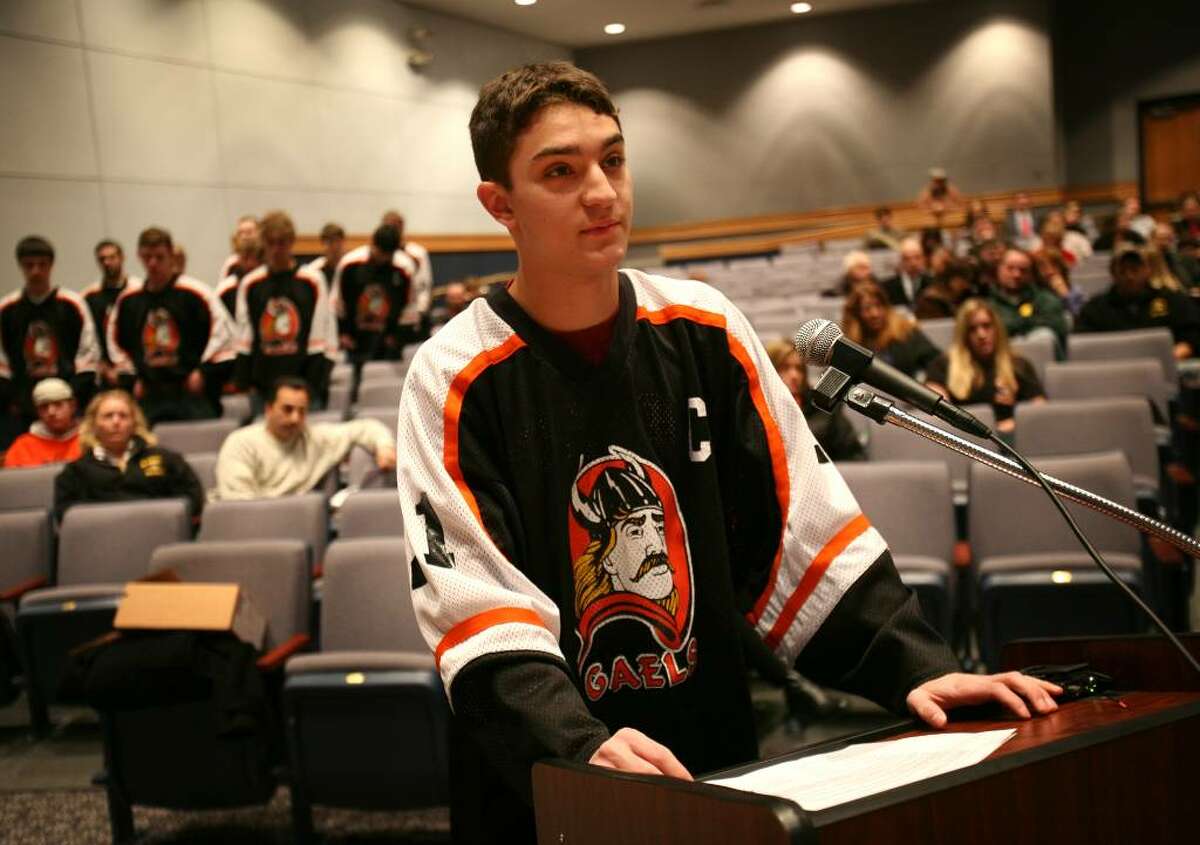 Shelton teachers agree to help district close budget gap