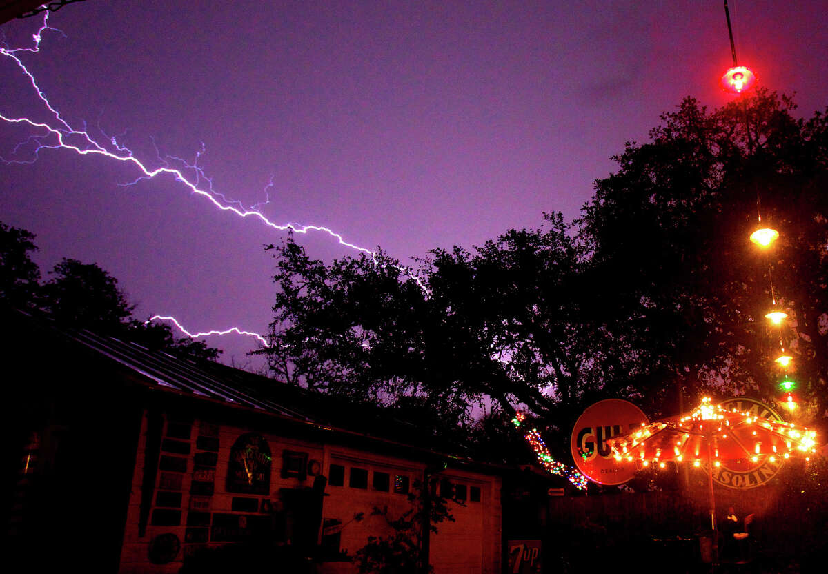 Photo Houston Lightning Strike Lights Up Dark Sky 