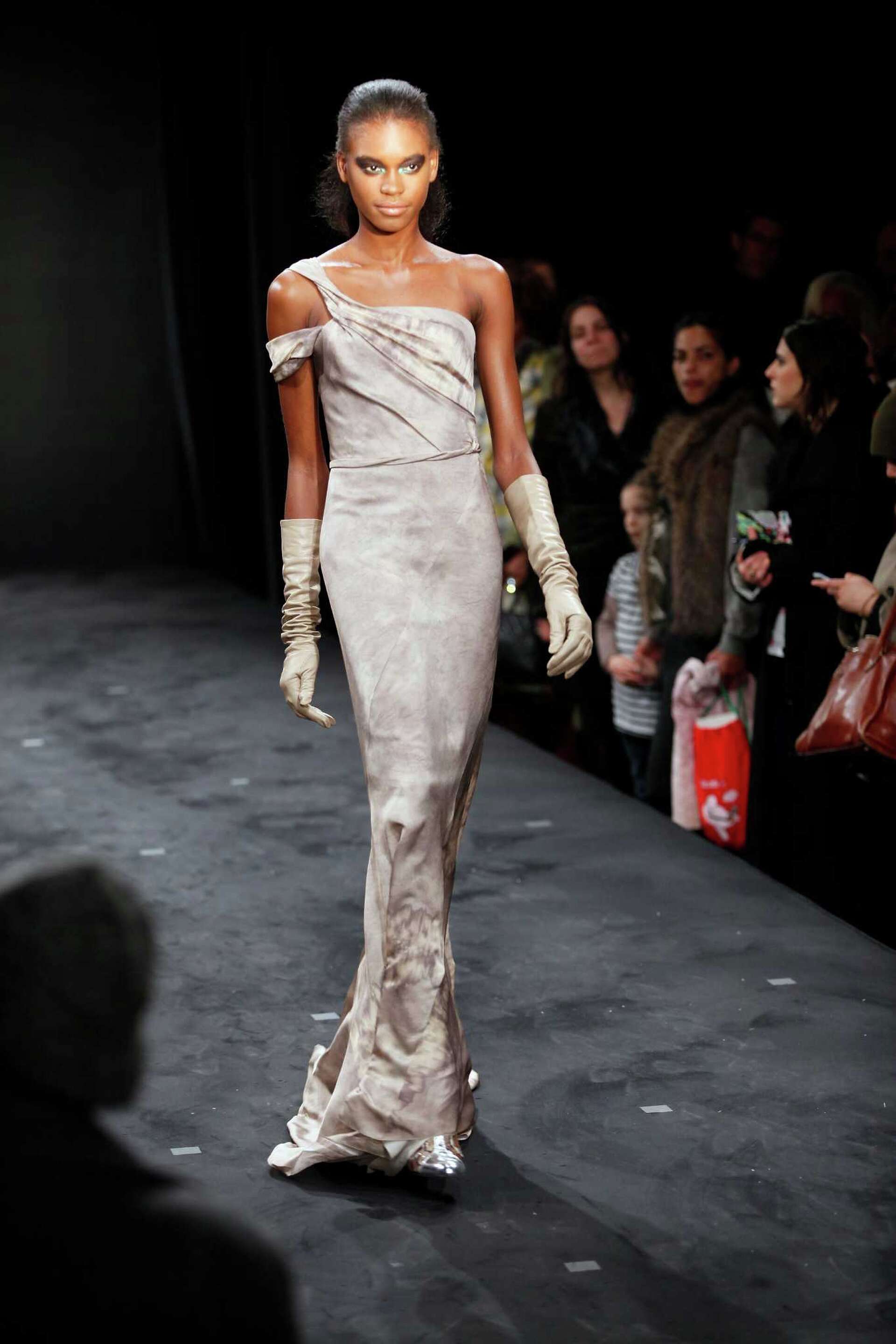 Trends taking a vacation in 2013, image size:1920x2881