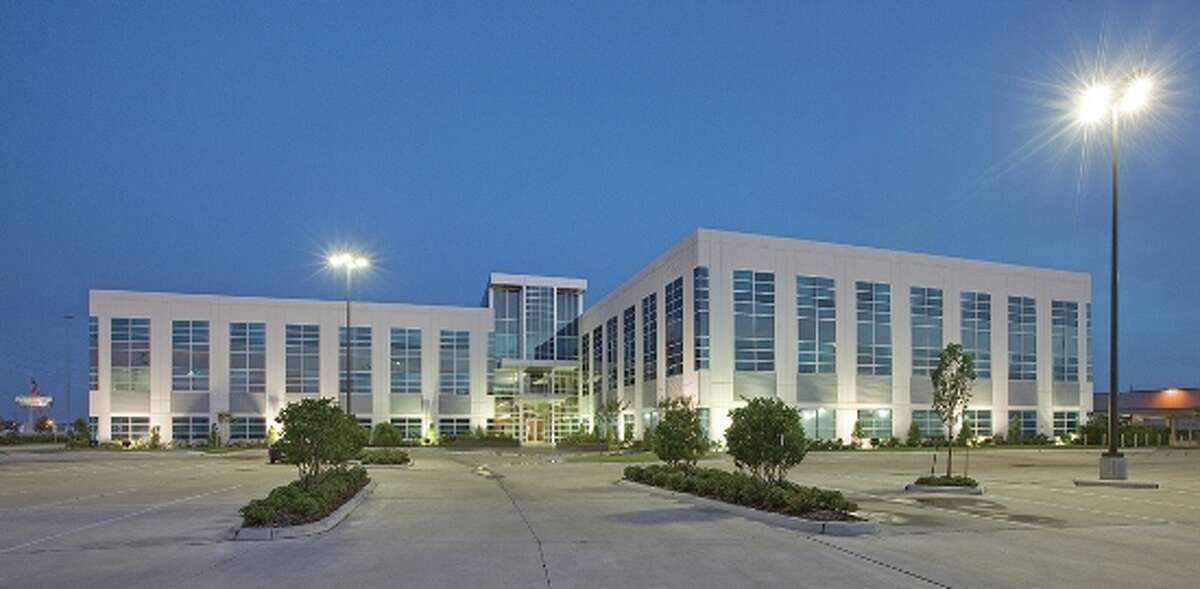 DRA Advisors has purchased 17000 Katy Freeway, a 174,521-square-foot office building in Houston s Energy Corridor. HFF marketed the property on behalf of the seller, Black Forest Ventures. 17000 Katy Freeway is fully leased to Mustang Engineering and the John Wood Group.