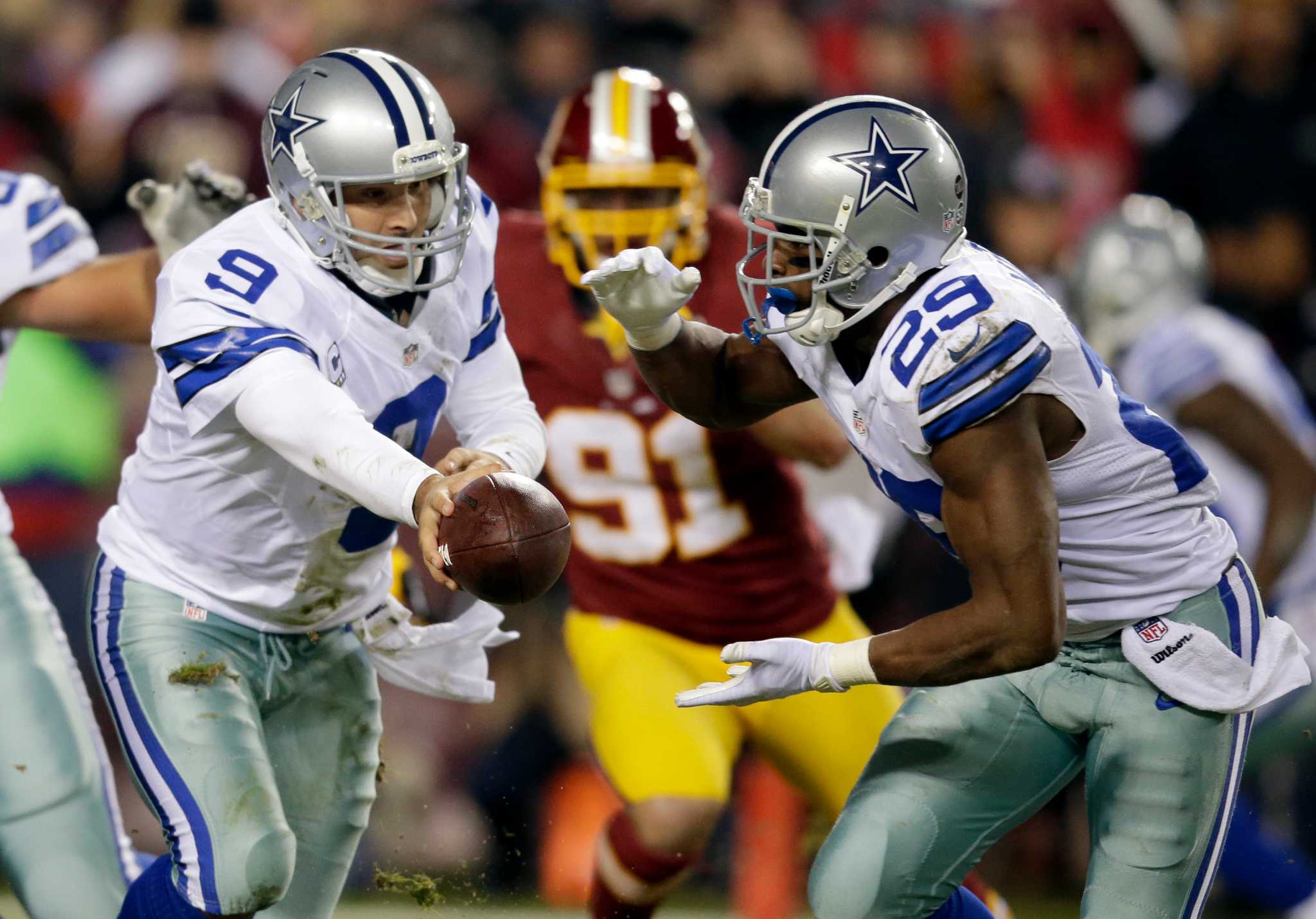 Dallas Cowboys Tony Romo hands the ball off to DeMarco Murray in