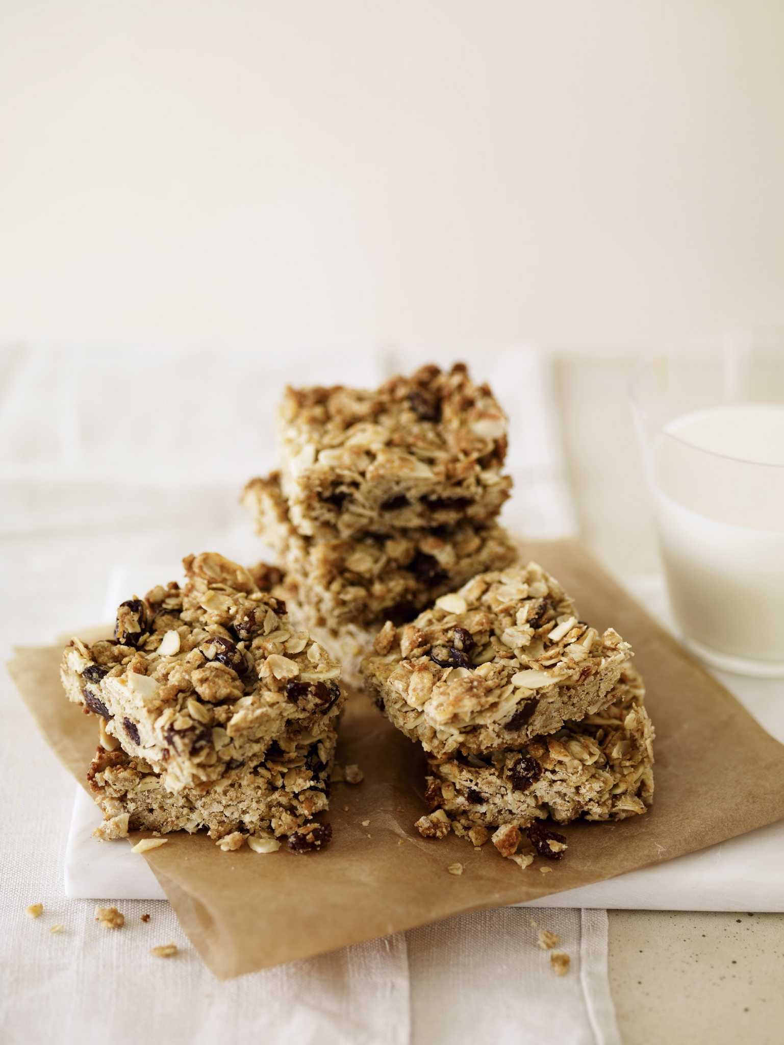 Recipe: Oat and Almond Breakfast Bars