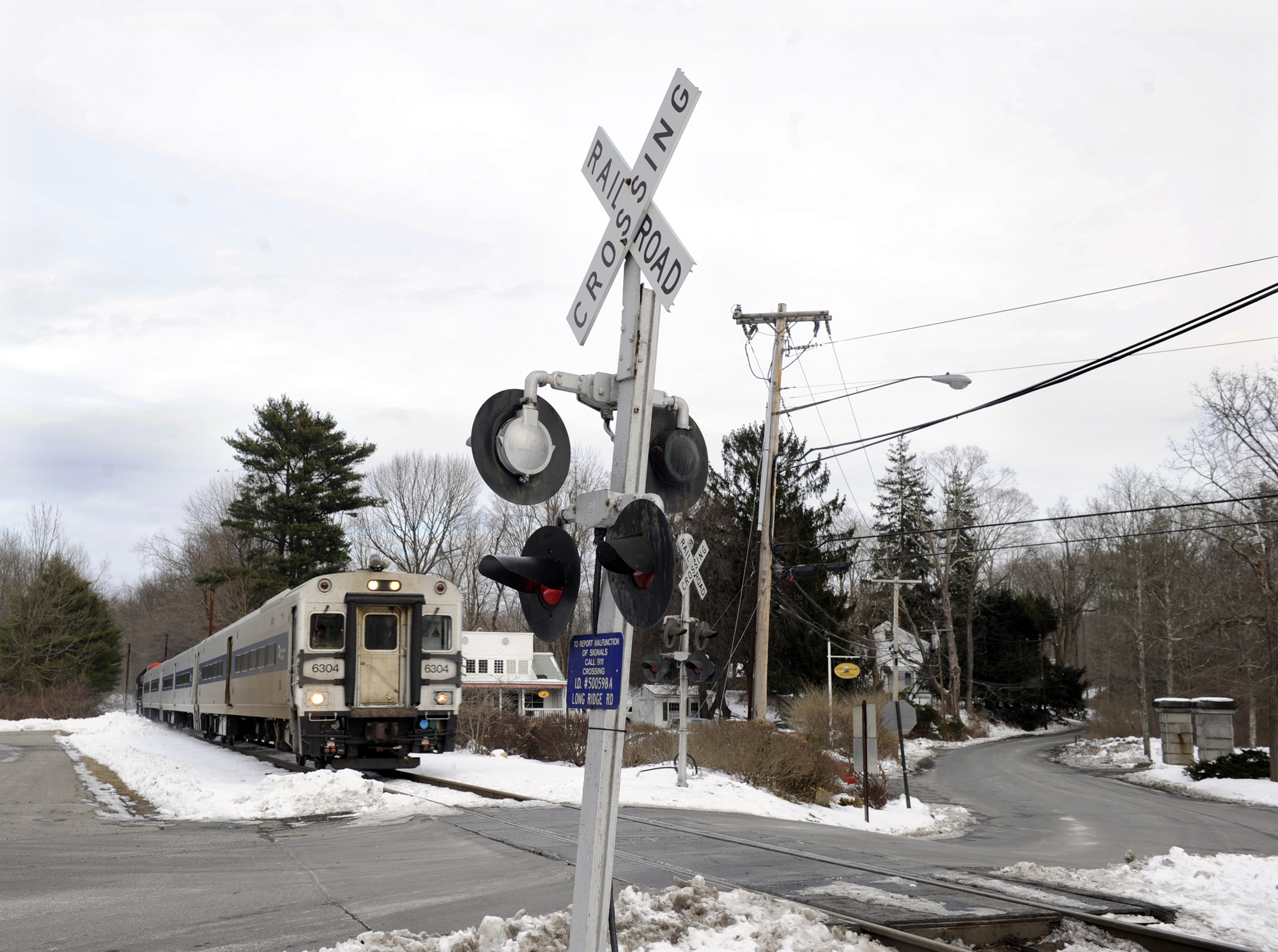 Metro-North: Radio a factor in crash