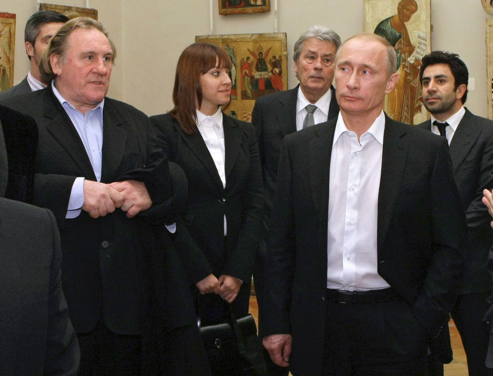 Лицо утратившее гражданство. Депардье и Делон.