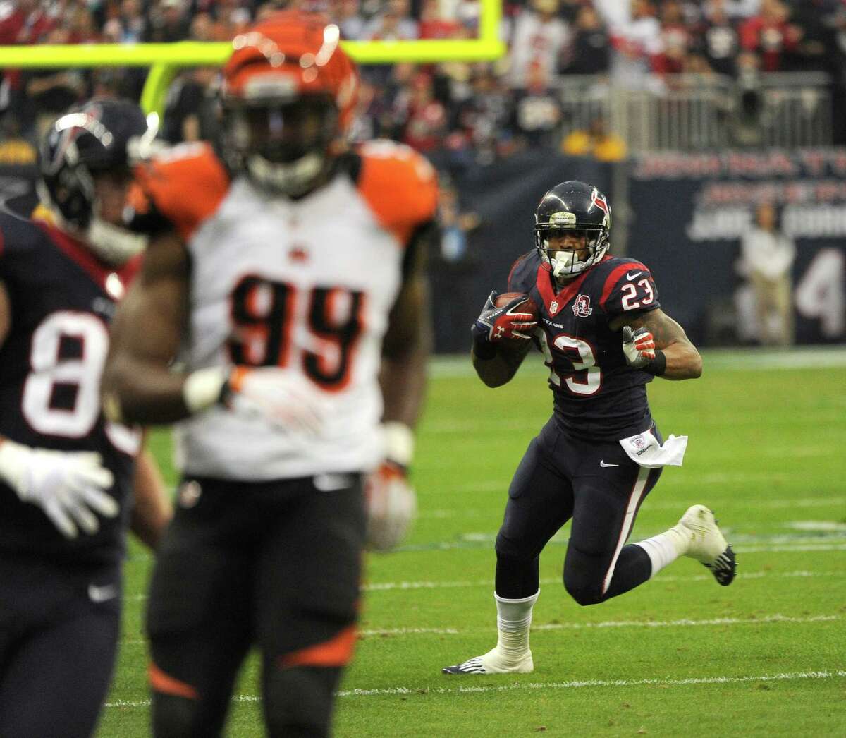 Houston Texans Arian Foster (23) runs during the first quarter of an NFL wild card playoff football game against the Cincinnati Bengals, Saturday, Jan. 5, 2013, in Houston. (AP Photo/Dave Einsel)