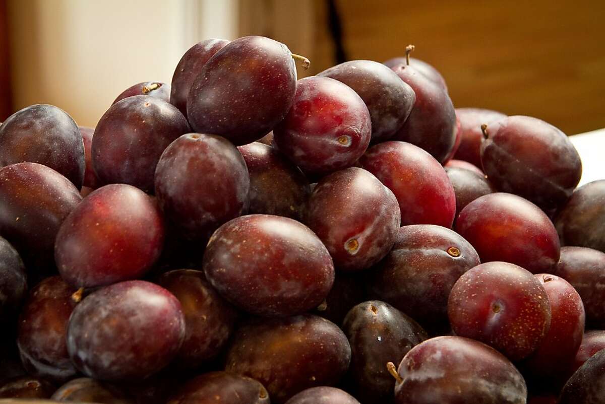 20 everyday foods that might trigger hay fever reactions